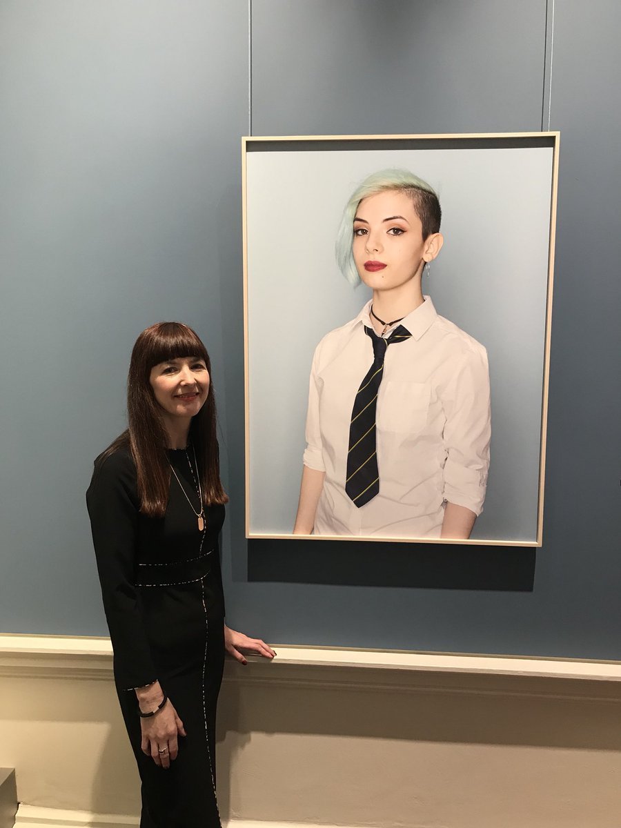 Mandy O'Neill with her winning portrait at the National Gallery of Ireland